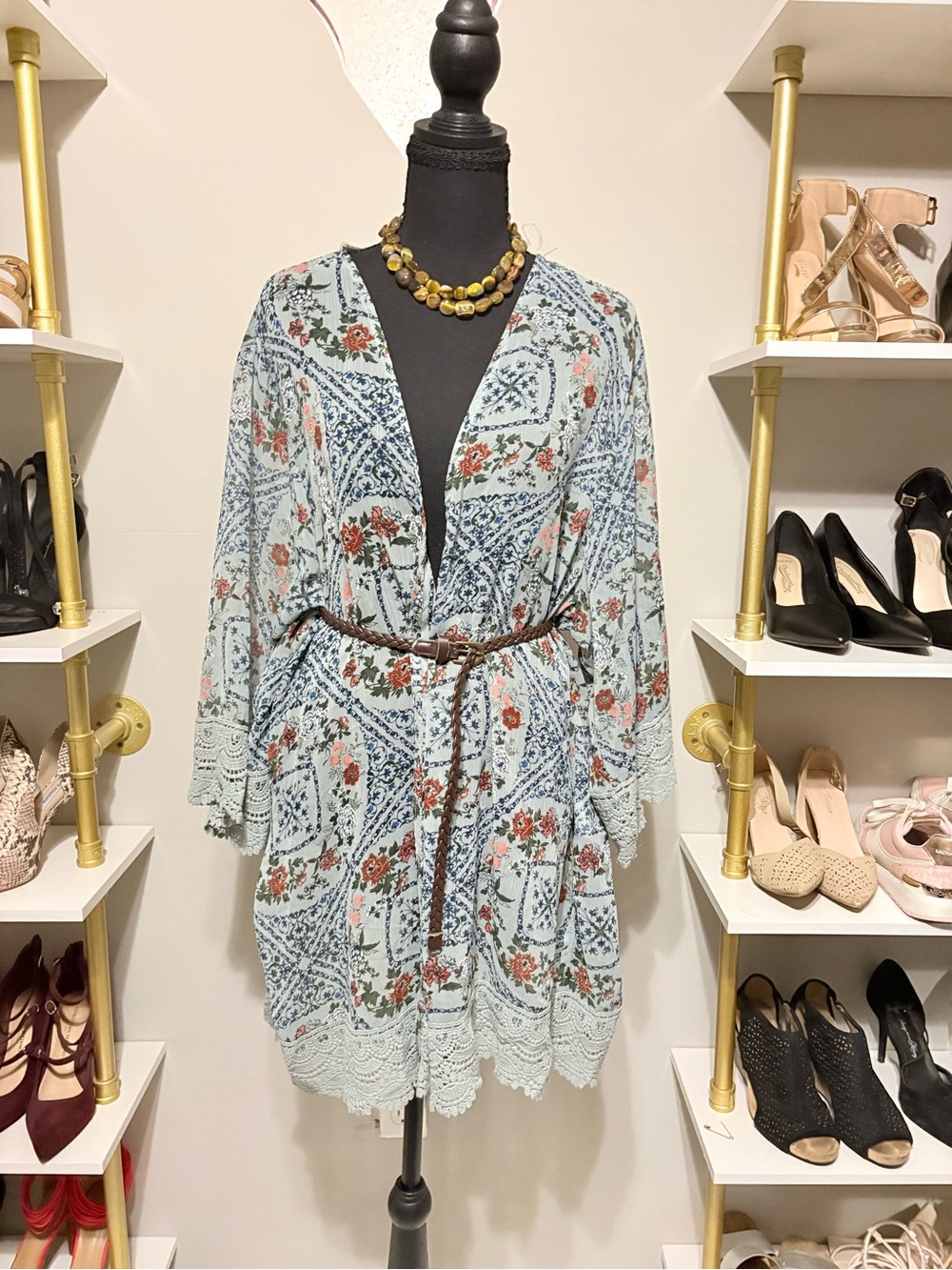 Floral Print Lace-Trim Kimono Robe in Pale Blue